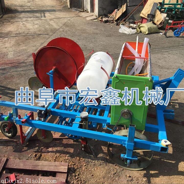 西瓜覆膜機視頻 多功能胡蘿卜施肥覆膜機 起壟覆膜機