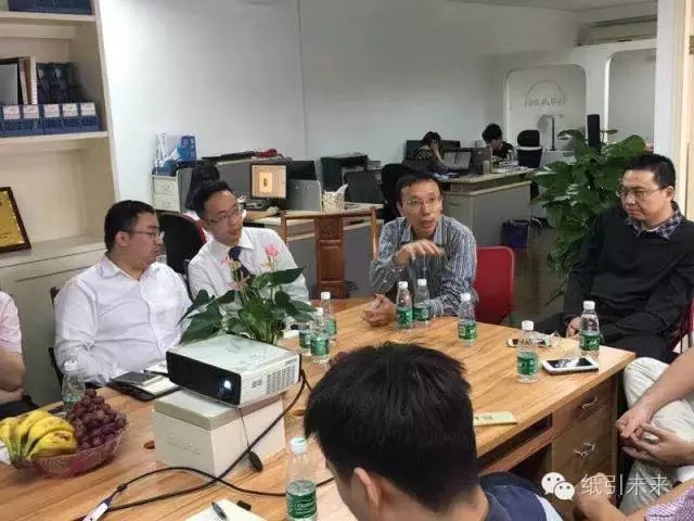 熱烈的探討當中